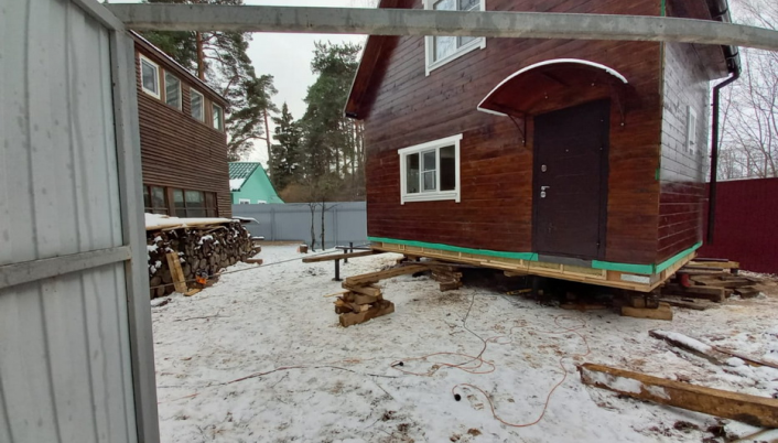 Перенос деревянного дома